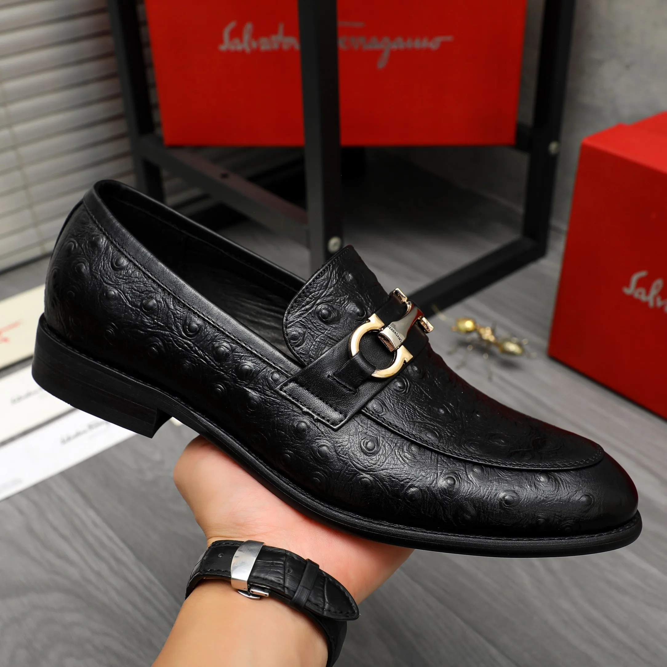 Men's shoes 💰420 Product trademark: Ferragamo "Ferragamo" business slip-on leather shoes Regular size: 39-45 (38.46 custom-made, non-returnable) Product materials: Selected ostrich pattern cowhide upper, sheepskin lining, original rubber outsole